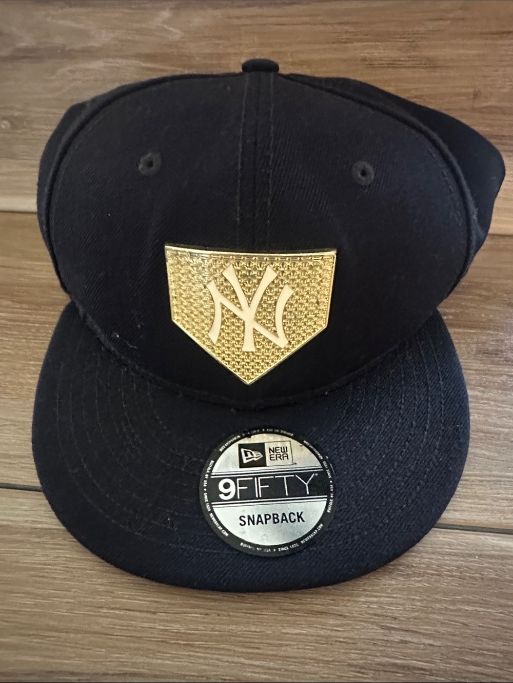 New Era NY Yankees Metal Badge 9Fifty Wool SnapBack